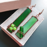Nagyon különleges kézműves üvegékszer fülbevaló zöld üvegből és üveggyöngyökből