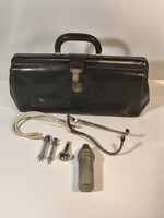 Antik bőr orvosi táska es eszközök