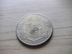 10    Dollár     1982     Tajvan