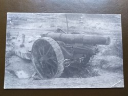Damaged i. World War II Cannon - Cannon