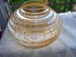 Régi nagy méretű üveg lámpa búra kissé lüszteres szín, lépcsőzetes fazon.