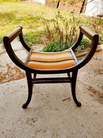 Antik szecessziós, különleges formájú kis szék / ülőke / szófa stabil, szép állapotban
