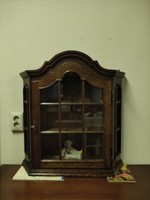 Dutch rustic wall display case, solid oak wall display case with two shelves, in very nice condition.