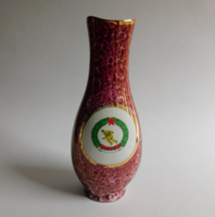 Hollóházi lüszterres váza Honvéd logóval