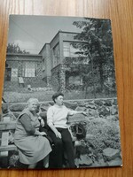 Mátraszentimre fotó, a háttérben a Vadvirág hotel, 1967-ból méret: 18 cm x 13 cm