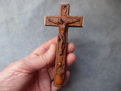 Antik népi vallásos kegytárgy ereklyetartó kis kereszt antik faragott fa feszület szent ereklyékkel