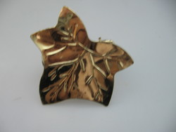 Gold colored ivy leaf clip