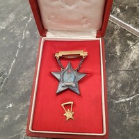 Sztahanovista kitüntetés 1953 eredeti dobozában, miniatűrrel, szép állapotban eladó