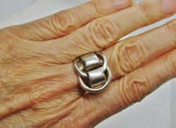 Különleges széles kézműves ezüst  gyűrű, nagyon egyedi.