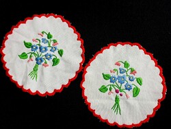 2 round tablecloths embroidered with a violet pattern, 15 cm