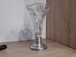 Ezüst talpas, metszett kristály váza 23cm