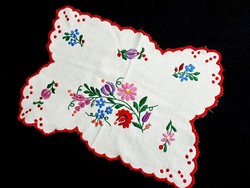 Tablecloth embroidered with Kalocsa pattern 39 x 28 cm