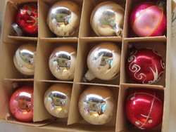 Retro and old sphere glass Christmas tree ornament box