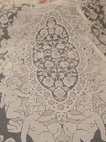 Angyalka és rózsamintás, kézzel horgolt (270 cmx 160 cm) csipke terítő
