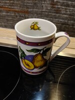 Mug with pear-plum pattern