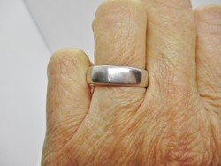 Klasszikus ezüst eljegyzési  gyűrű , pici szív véséssel a belsején
