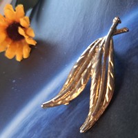 Gold-plated brooch 3 cm