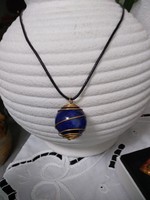 Lapis- lazuli természetes ásvány medál bőr lánccal