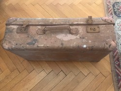 Case, suitcase, in damaged condition. Very old. Requires complete renovation. Size: 65x38 cm