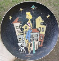 Retro designe  kerámia fali tányér: A kutyás hölgy Párizsban