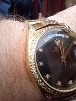Rolex Oyster Perpetual Day Date18 K arany férfi karóra 300 gyémánttal