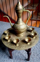 Tunéziai kézzel készült réz dísz teáskészlet asztallal
