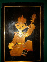 Zenélő kisfiú - mongol falikép