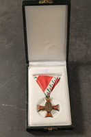 Hungarian coat of arms fire enamel officer's cross in box 925