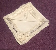 Csipkés szélű,gyönyörű,régi dísz zsebkendő
