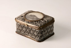 Filigree jewelry box with a view of the Vienna Opera House | jewelry holder jewelry ring holder box photo