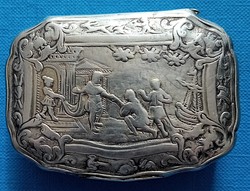Barokk ezüst szelence , vésett történelmi képpel ( Kolumbusz ) és vadászjelenetekkel