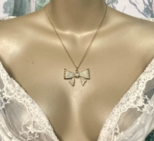 Régi Masni medálos fém vintage nyaklánc, az ékszer 1980-as évekből származik, strasszos masni medál