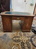 Intarziás régi íróasztal
