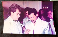 1986 QUEEN EGYÜTTES FREDDIE MERCURY AUTOGRAM OSZTÁS BUDAPEST KORABELI ZSELATINOS EZÜST FOTÓ
