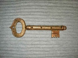 Kulcs formájú fém kulcstartó