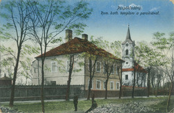 1928 – Püspükladány. Római katolikus templom a parókiával. Színezett fotólap, képeslap.