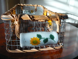 Asztali  kosár napraforgó díszítéssel