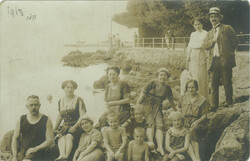 1913 – Fürdőzők csoportképe, Ausztria. Képeslap, fotólap.
