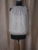 Sleeveless pretty blouse with stars. Chest: 56-65cm.