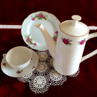 Bordó rózsás finom porcelán teáskészlet süteményes tányérokkal