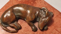 Bronz alvó tacskó márvány talpon névjegy kártya tartó vélhetően a 19. századból