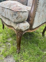 Antik fotel virágmintás huzattal