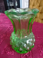 Zöld színű mini váza, magassága 7,7 cm. Vanneki!