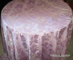 Gyönyörű vintage virágos orgonalila selyemdamaszt terítő