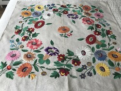 Embroidered linen tablecloth with a beautiful pattern, 75 x 72 cm