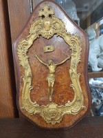 Antique ecclesiastical French baroque fire-gilded copper, yew root inlaid Christ wall altar. 26 Cm.