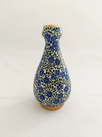 Kézműves kerámia váza, kézzel festett ibolyavirágos díszítéssel