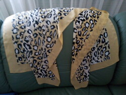 Stole with leopard pattern