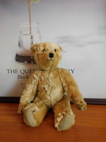 The vintage teddy bear from the Harrods department store in London is 26 cm