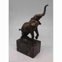 Bronze statue of an elephant (795)